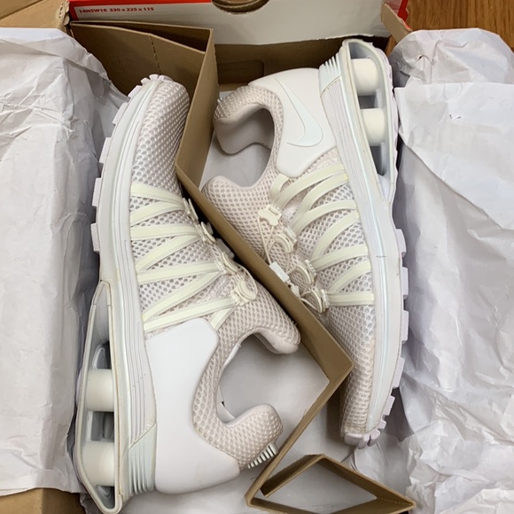 Women’s Nike shoe- white - Picture 3 of 9